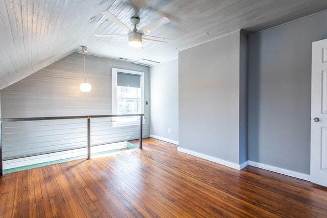 Building Photo - 276 Iswald St SE