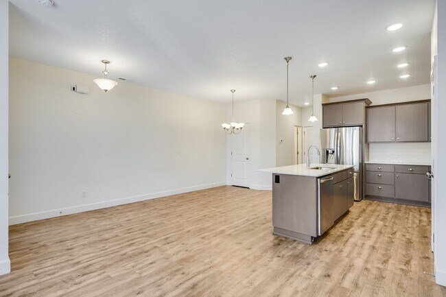Building Photo - Gorgeous, modern 3-bed home in Reed’s Cros...