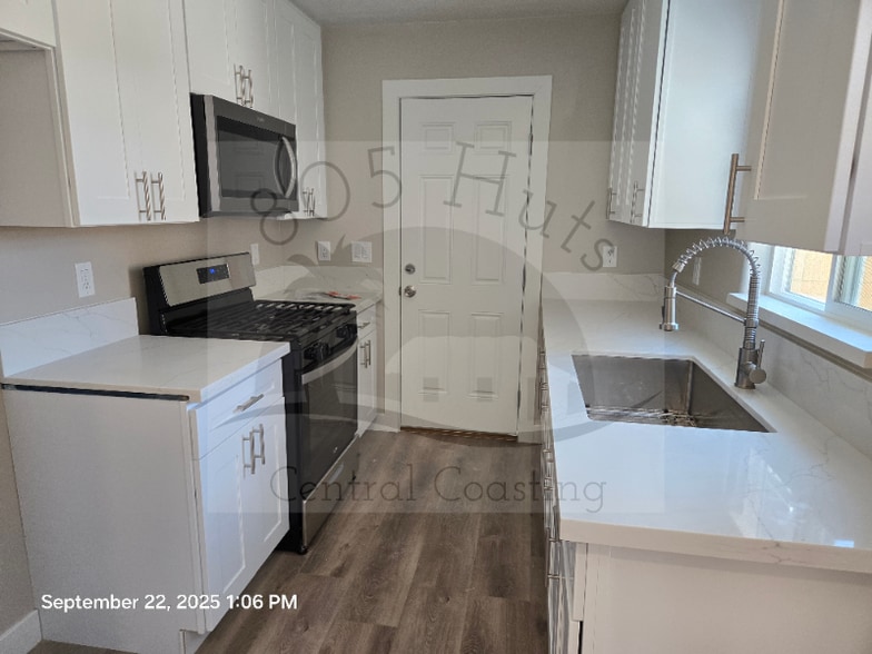 Primary Photo - 1378 Yale Pl