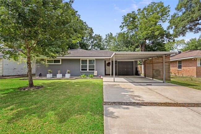 Primary Photo - 2327 Chantilly Ln