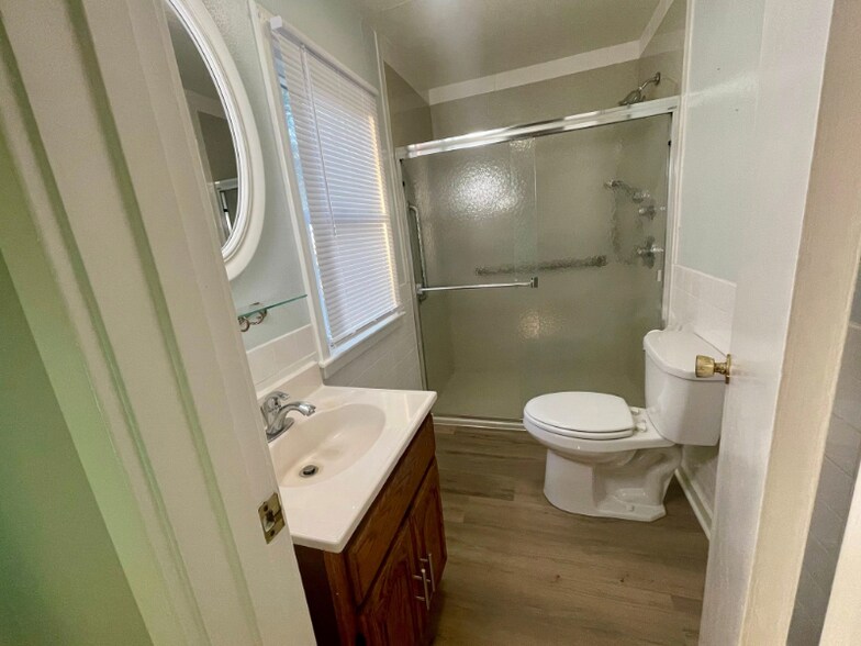 Building Photo - 2055 140th St