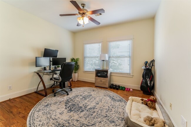 Building Photo - 1301 W 25th St