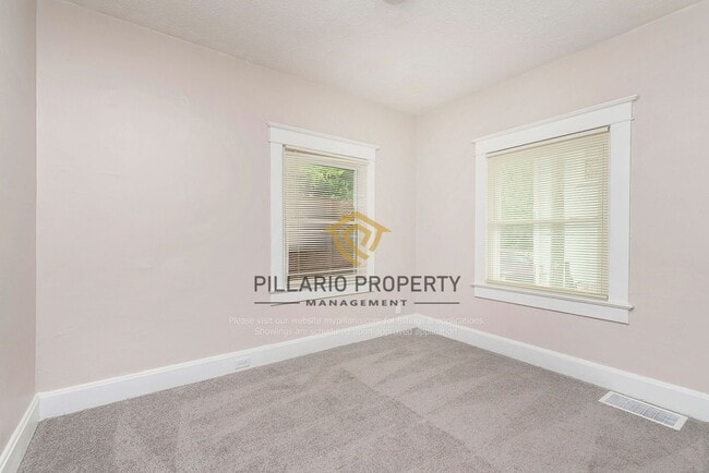Building Photo - 3-Bedroom Home Near Tuxedo Park with 2-Car Garage, Available NOW!