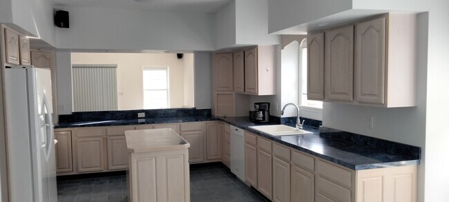 Building Photo - 294 Ravennaside Dr NW