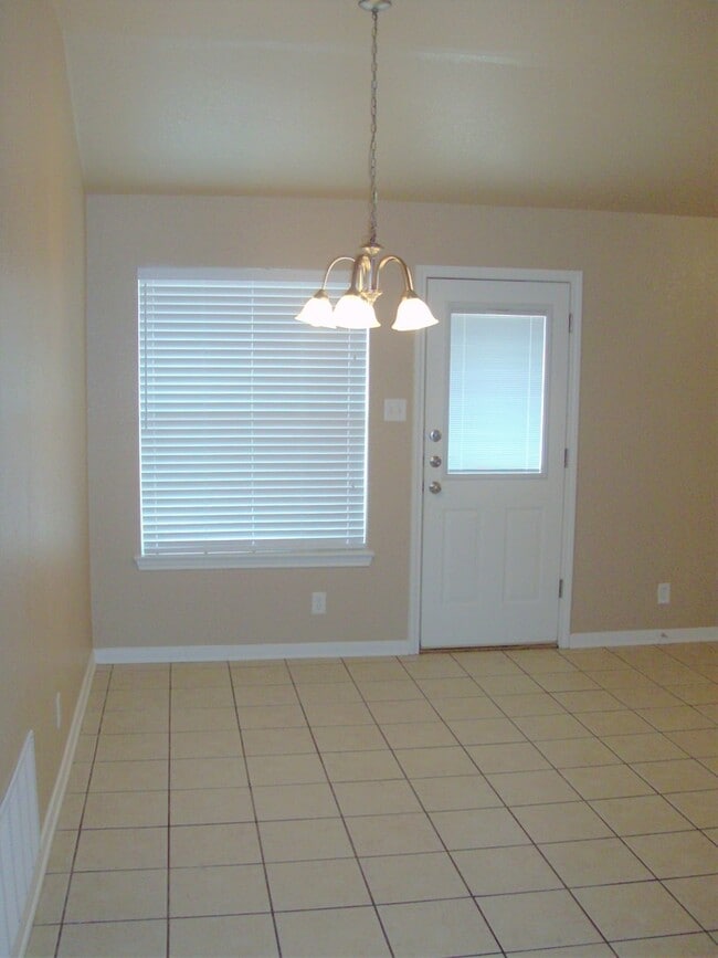 Building Photo - 4903 Heather Ln