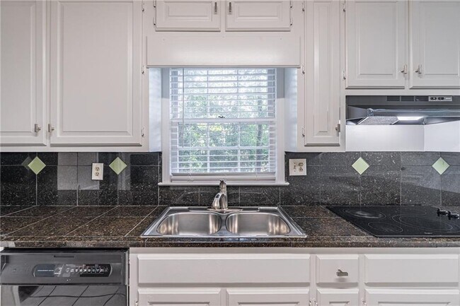 Building Photo - 736 Singley Dr