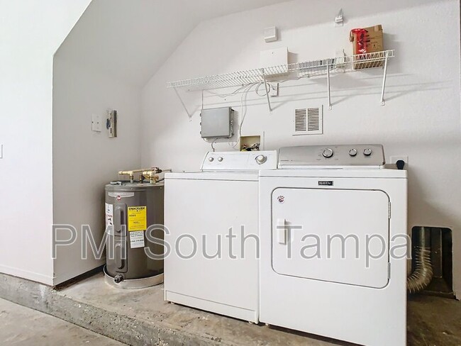 Building Photo - 5220 Beach Breeze Ct