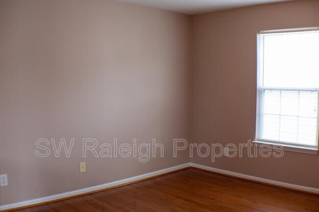Building Photo - 5145 Mabe Dr