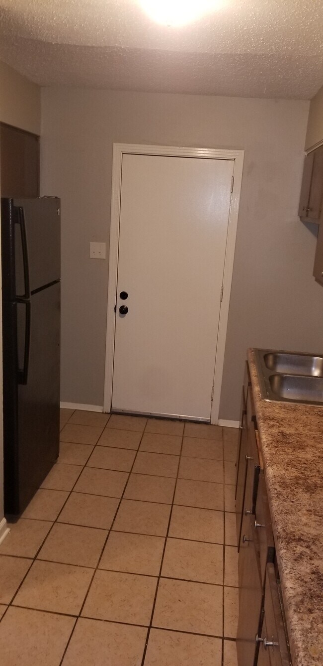 Building Photo - 1307-09 Halcomb ln