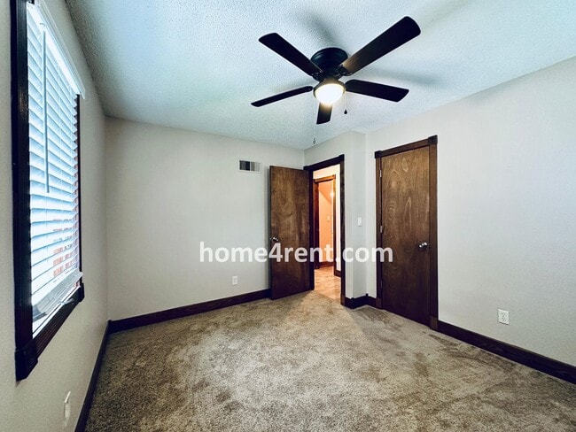 Building Photo - Fantastic Parkville area with Updated Kitchen including Granite Counters and Stainless Steel Appl...