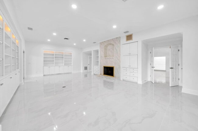 Building Photo - 1524 Glenlake Cir