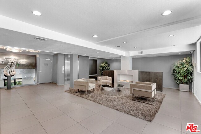 Building Photo - 141 S Clark Dr