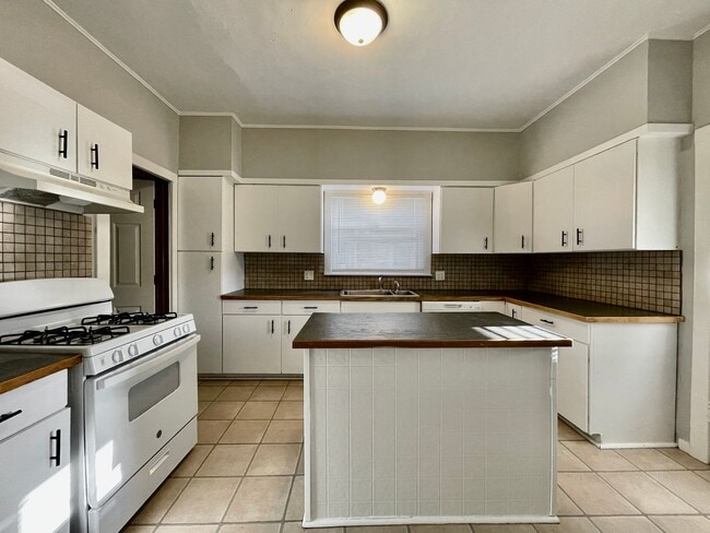 Building Photo - Four Bedroom Home in Wyoming