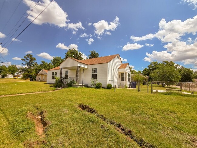 Building Photo - Cute 2 bedroom & 1 bath Home in Shawnee!