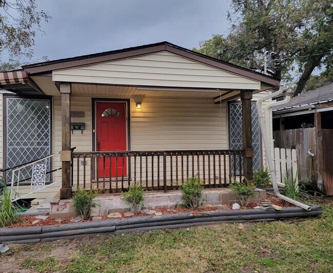 Building Photo - 1247 Common Park Dr