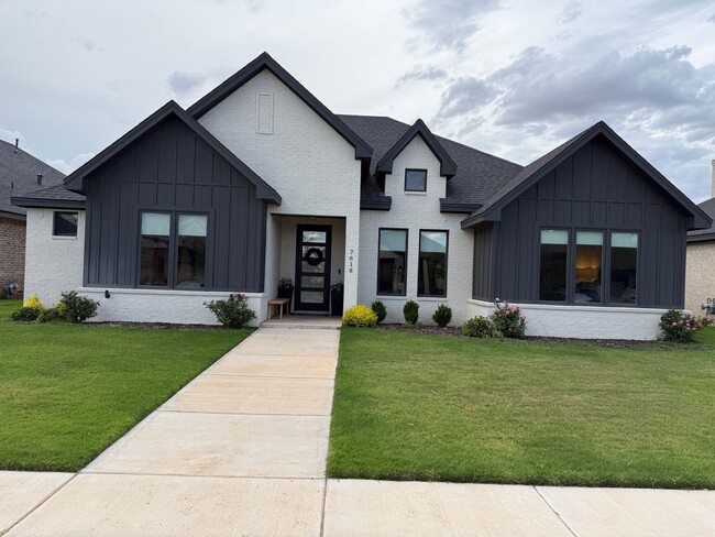 Primary Photo - 4 Bedroom 3 bath in Escondido Ranch!