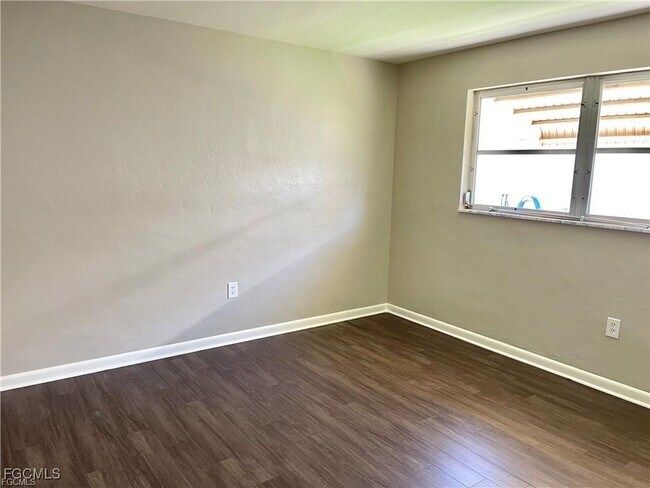 Building Photo - 5330 Majestic Ct