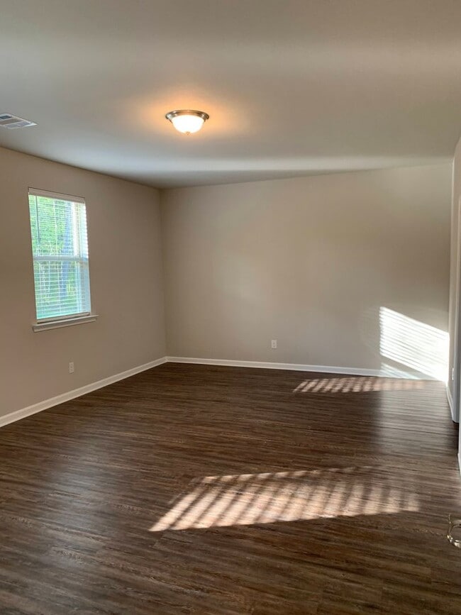 Building Photo - 7601 Trailview Dr