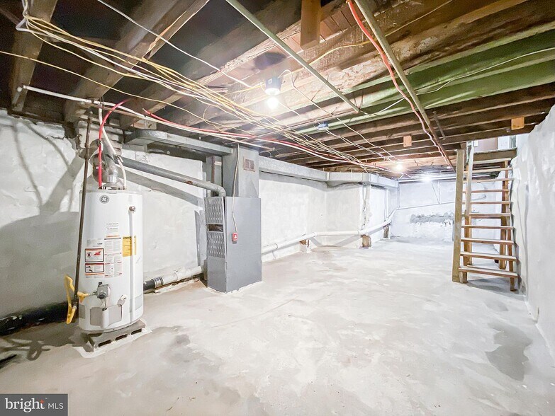 Basement - 2556 N Bouvier St