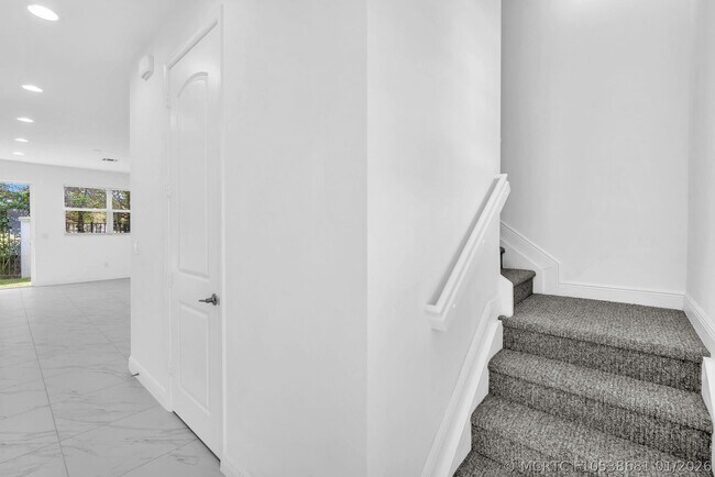 Building Photo - 6947 Pines Cir