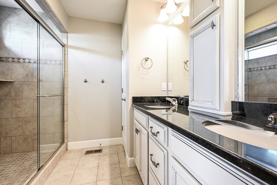 Building Photo - 4478 Elegant St