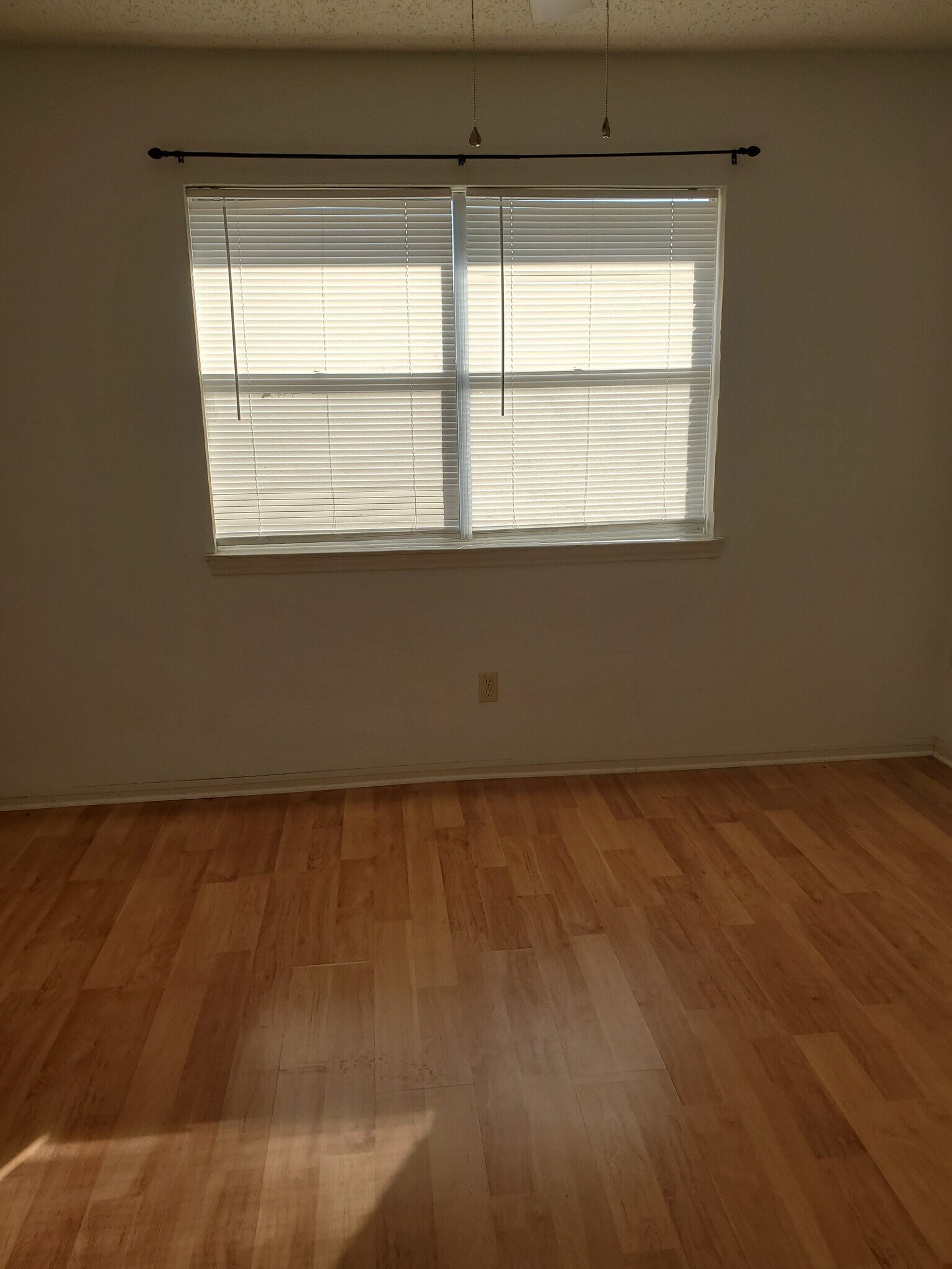 Building Photo - 210 Sorrell Dr