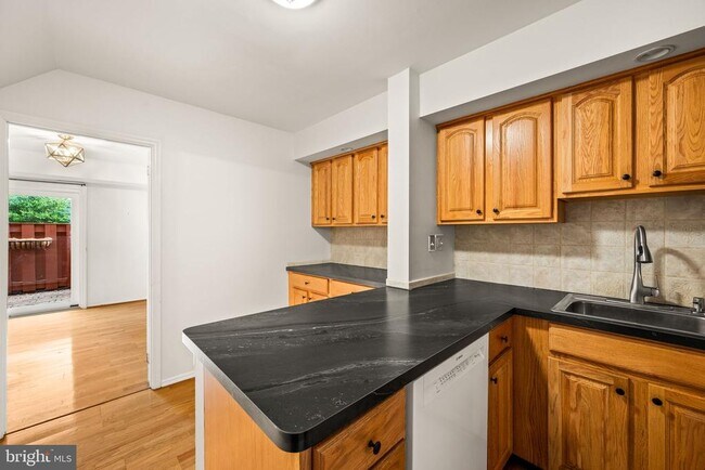 Building Photo - 404 Worthington Dr
