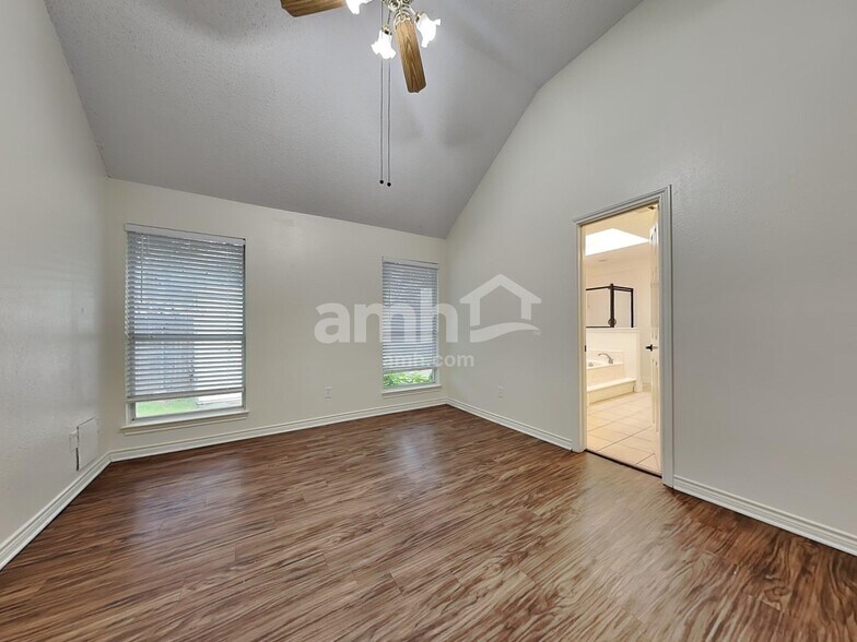Building Photo - 7124 Holden Dr