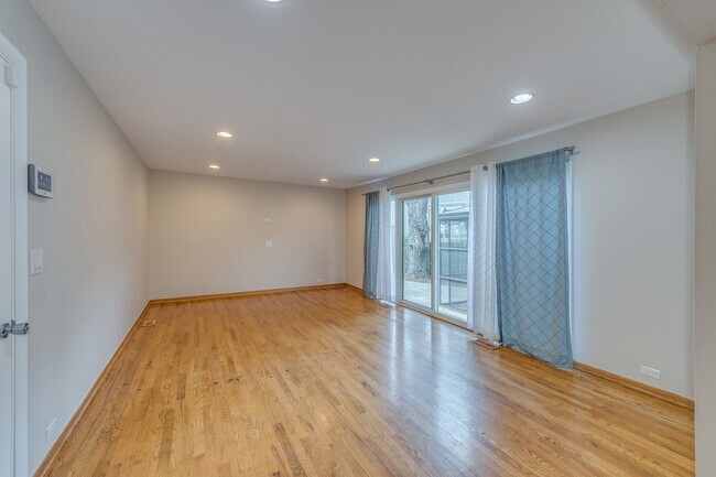 Building Photo - 912 Bedford Ct