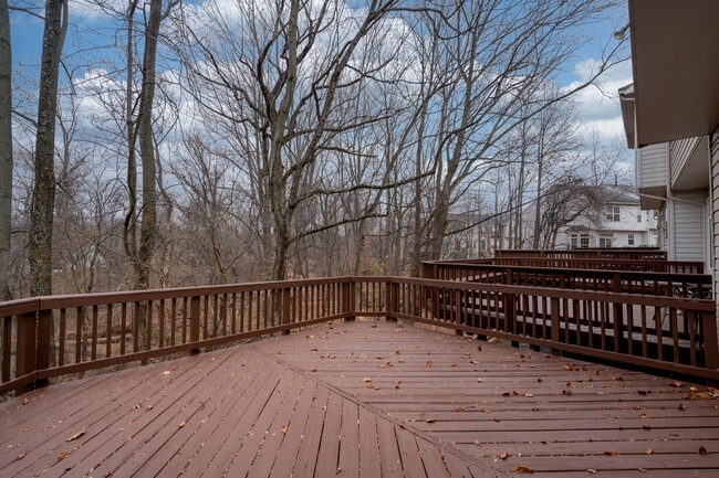 Building Photo - 20821 Shamrock Glen Cir