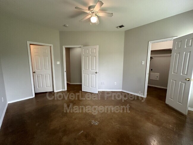 Building Photo - 5718 Golf Heights