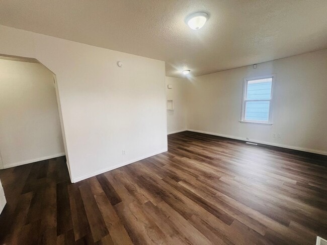 Building Photo - Beautifully Updated 4 Bedroom 1.5 Bathroom Home located Northeast Wichita, KS.