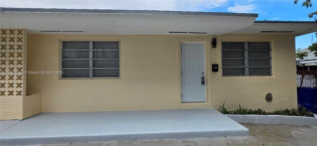 Building Photo - 23 NW 32nd Ct