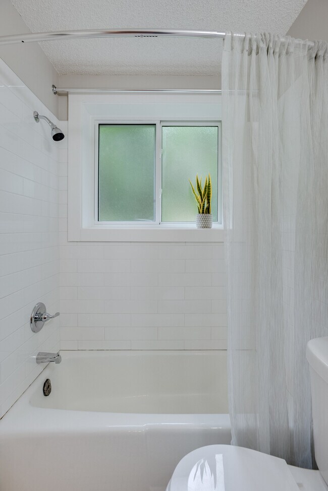 Building Photo - 1328 Idaho Ave S