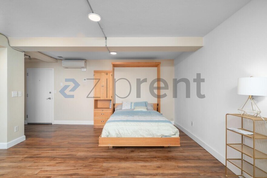 Building Photo - Unit 401