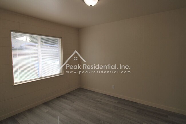 Building Photo - 4801 Valletta Way