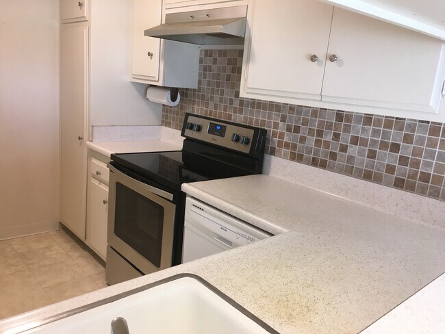 Building Photo - 1187 E 3rd St