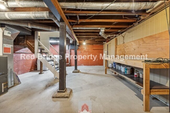Building Photo - 2619 NE Flanders St