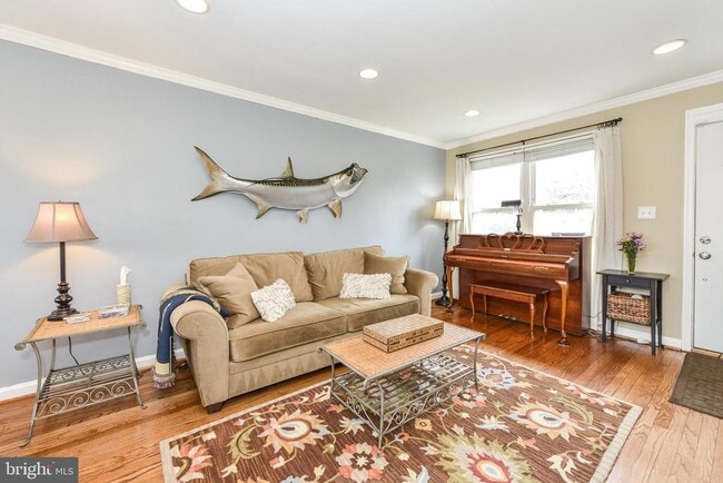 Building Photo - 629 S Henry St