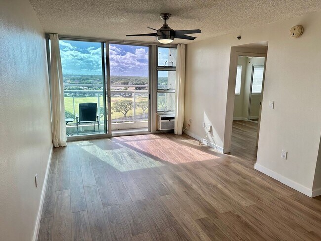 Building Photo - Kauolu Building of Plantation Town/2 BR/1 BA/1 PK