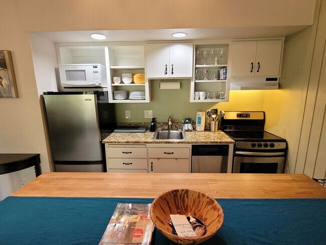 Building Photo - Mt. Bachelor Village Condo #207
