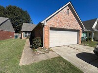 Building Photo - 2 Bedroom 2 Bath Home with 2 Car Garage fo...
