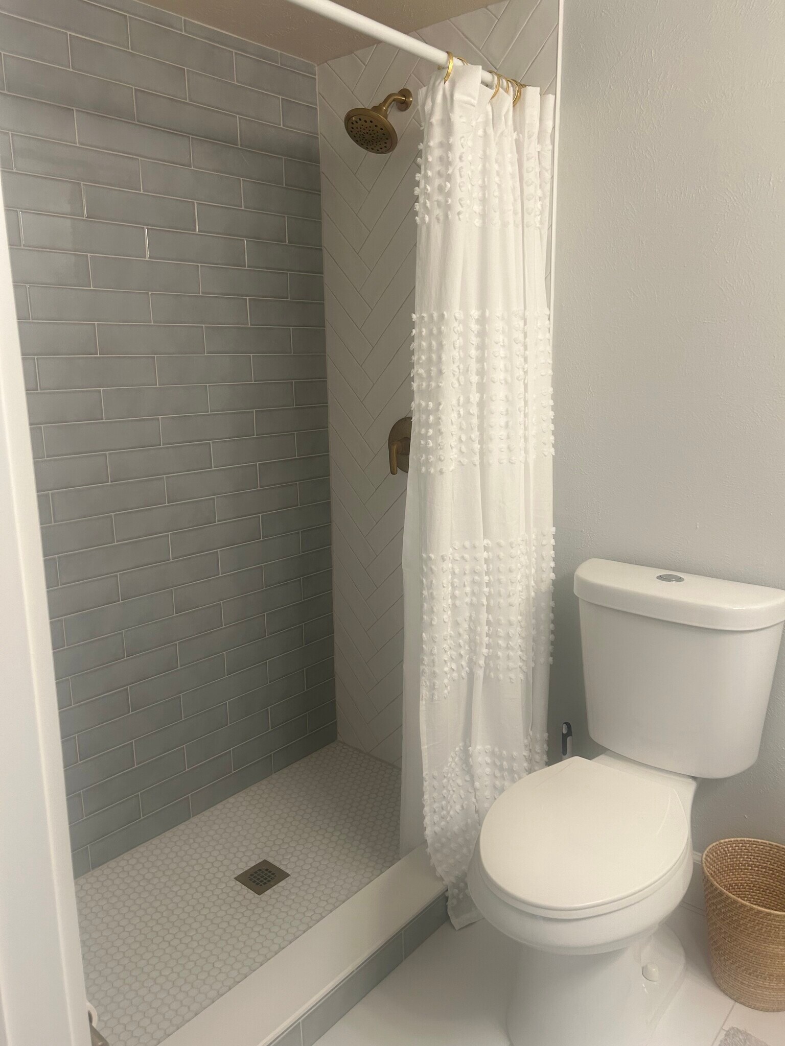 Guest Bathroom Shower - 4190 35th Ter S