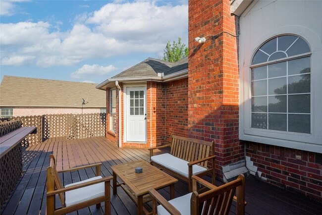 Building Photo - 5205 Panama Dr