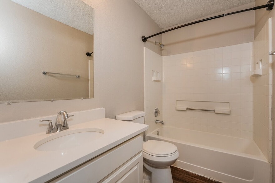 Building Photo - 1010 Hanover Dr