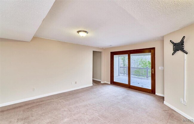 Building Photo - 157 S Kings Rd