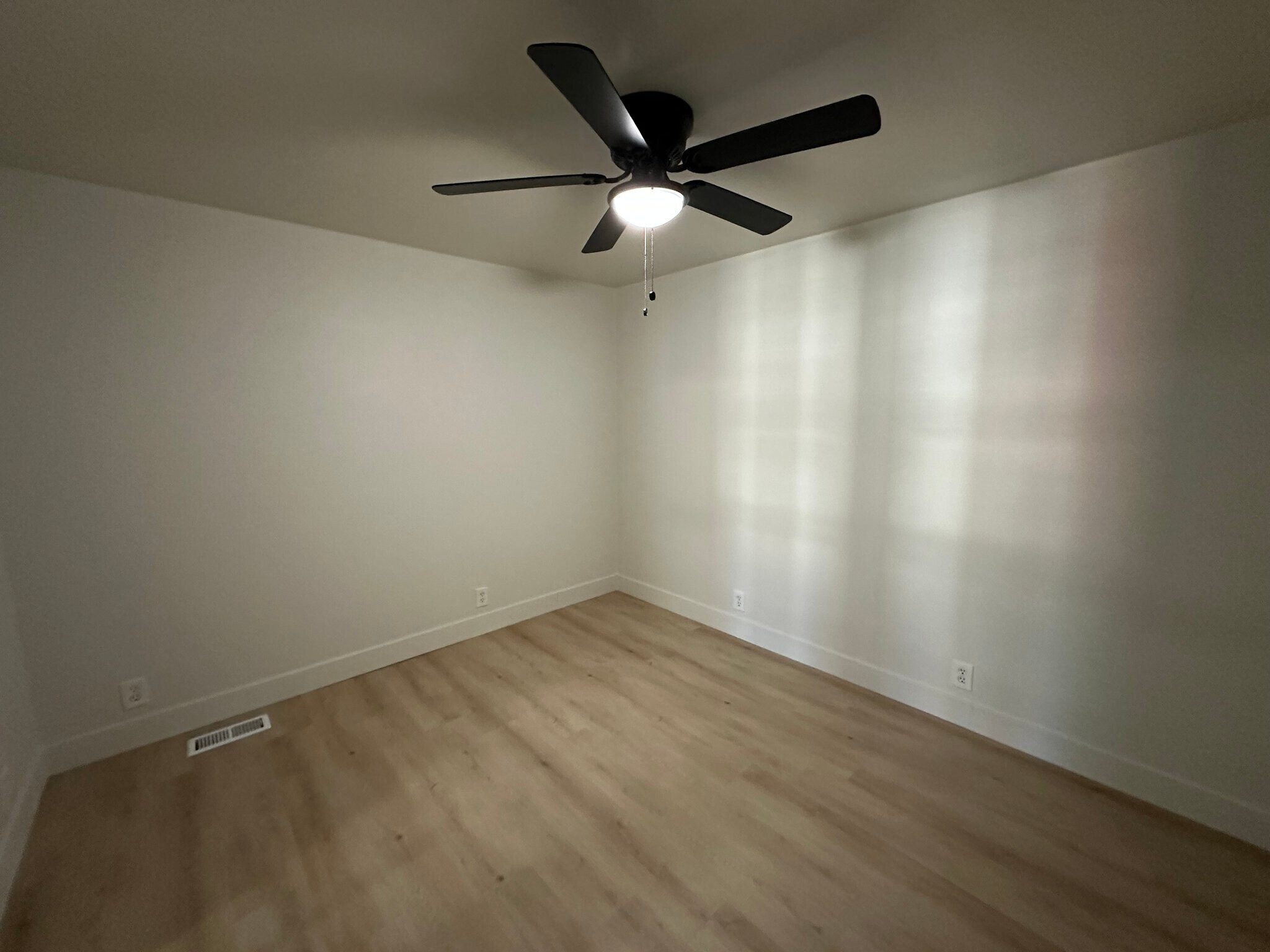 Building Photo - 1340 S 200 E