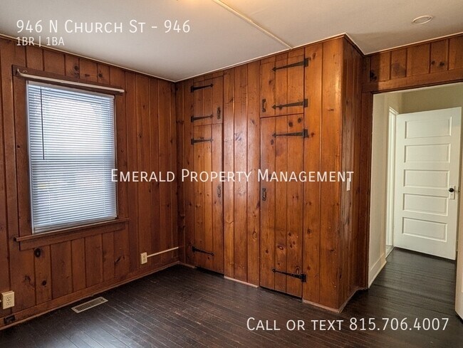 Building Photo - 946 N Church St