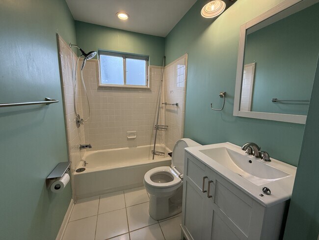 Building Photo - 1948 Henbert Rd