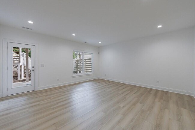 Building Photo - 11760 Stratham Dr